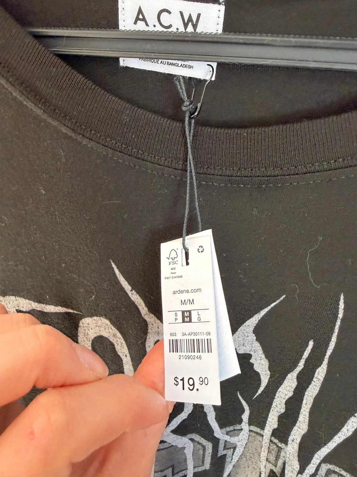 Camiseta negra con escritura – photo 4